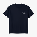Camiseta com estampa frontal de contorno de chamas acima de texto que diz "RAGE".