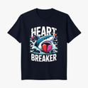 Camiseta com estampa frontal de tubarão sorridente segurando coração partido, rodeado por ondas e três corações menores, texto "Heart Breaker" ao redor.
