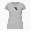 Camiseta com estampa frontal de texto estilizado "LYZZYE CORP" acompanhado por um pequeno símbolo geométrico logo abaixo do texto centralizado.
