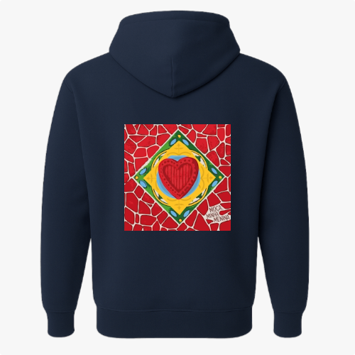Moletom com estampa frontal de gaiola vazia estilizada e estampa traseira de coração vibrante em fundo de mosaico vermelho, assinado no canto.