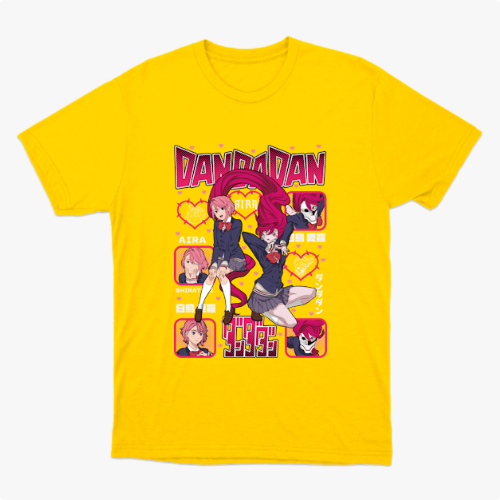 Camiseta com estampa frontal de personagens de anime em poses dinâmicas, cercados por quadrados com retratos menores e textos estilizados japoneses.