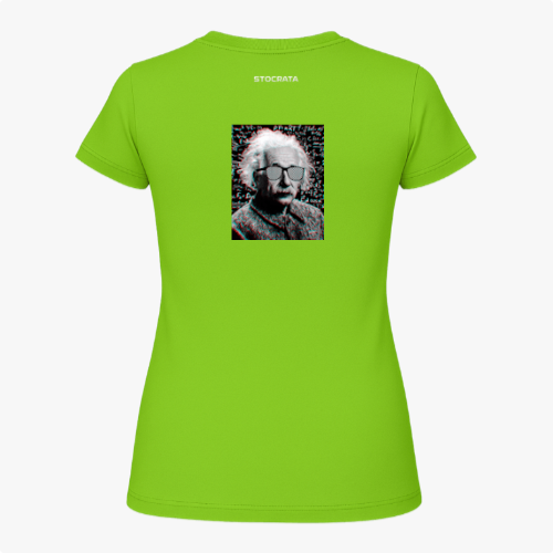 [Camiseta] com estampa frontal de símbolo geométrico com letra estilizada e estampa traseira de rosto icônico pixelado, acompanhado de texto discreto.