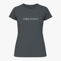 Camiseta com estampa frontal de texto minimalista apresentando a palavra "OBSIGNO" em um estilo simples e moderno.