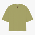 Camiseta com estampa frontal de uma carta de baralho estilizada ao lado de texto "Ela Quem?" e estampa traseira de símbolo gráfico minimalista.