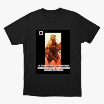 Camiseta com estampa frontal de personagem estilizado ao lado de texto impactante, apresentando uma cena potente emoldurada em um retângulo preto.