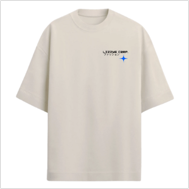 Camiseta com estampa frontal de texto estilizado ao lado de um símbolo estrelado e estampa traseira de logo similar ampliado com gráfico curvo dinâmico.