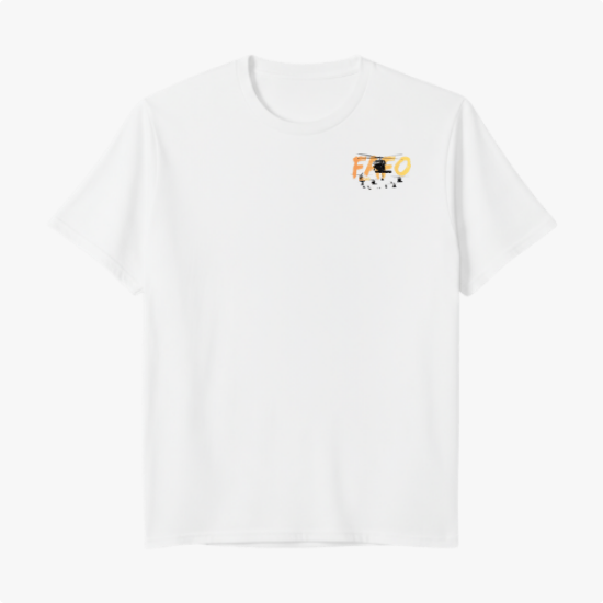 Camiseta com estampa frontal de "FAFO" estilizado e estampa traseira de ilustração com helicópteros, figura com venda e frases "Fuck Around" e "Find Out".