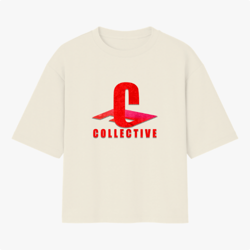 Camiseta com estampa frontal de uma letra "C" estilizada sobre um plano geométrico, acompanhada da palavra "COLLECTIVE" em destaque abaixo.