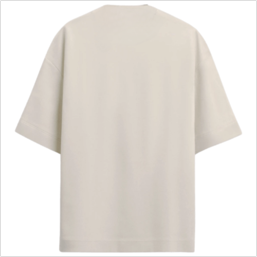 Camiseta com estampa frontal de texto pequeno centralizado, onde se lê "DIALOGUE IS DESTRUCTIVE MINDS PROJECT", e estampa traseira lisa sem elementos visuais.