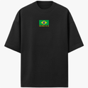 Camiseta com estampa frontal de bandeira estilizada com texto "SALMOS 33, 12" e estampa traseira com frase "FELIZ A NAÇÃO CUJO DEUS É O SENHOR".