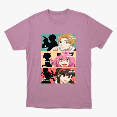 Camiseta com estampa frontal de três painéis mostrando silhuetas e personagens, com textos: "A Spy", "The Father", "Telepath", "The Daughter", "An Assassin", "The Mother".