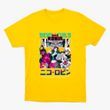 Camiseta com estampa frontal de personagem estilo mangá, com destaque para o olhar intenso acima de várias poses e figuras em ação, acompanhada por texto estilizado.