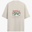 Camiseta com estampa traseira de paisagem desértica e grupo de pessoas, texto "RAWBEAT" acima com destaque, e frase sobre a beleza e paz do deserto.