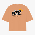 Camiseta com estampa traseira de texto "VOID" estilizado com uma estrela ao fundo e a palavra "INFINITY" logo abaixo, em um design moderno e impactante.