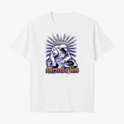 Camiseta com estampa frontal de astronauta como DJ em uma mesa de som, com nome escrito abaixo e elementos gráficos de raios atrás.