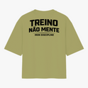 Camiseta com estampa frontal de "IRON DISCIPLINE" em estilo metálico e estampa traseira de "TREINO NÃO MENTE" em letras grandes, acompanhada por "IRON DISCIPLINE".