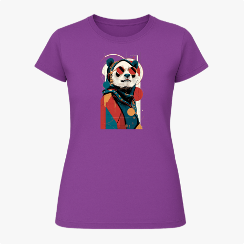 Camiseta com estampa frontal de panda estilizado usando óculos escuros, lenço e traje moderno, inserido em um design geométrico abstrato.