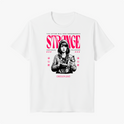 Camiseta com estampa frontal de figura central segurando uma câmera, rodeada por palavras e símbolos, com destaque para "STRANGE" em letras grandes.