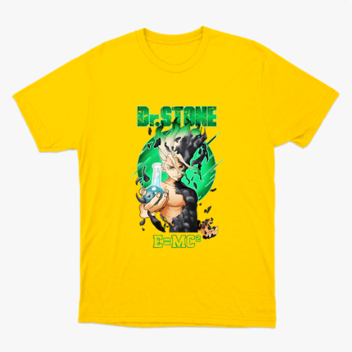 Camiseta com estampa frontal de personagem anime segurando um frasco, envolto em elementos científicos e letras "Dr. Stone" acima e "E=MC²" abaixo.
