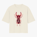 Camiseta com estampa frontal de um besouro estilizado em detalhes geométricos e simétricos, destacando chifres e segmentos do corpo com precisão artística.
