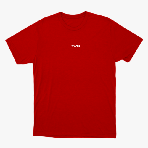 Camiseta com estampa frontal de texto estilizado "YNO" em fonte discreta.