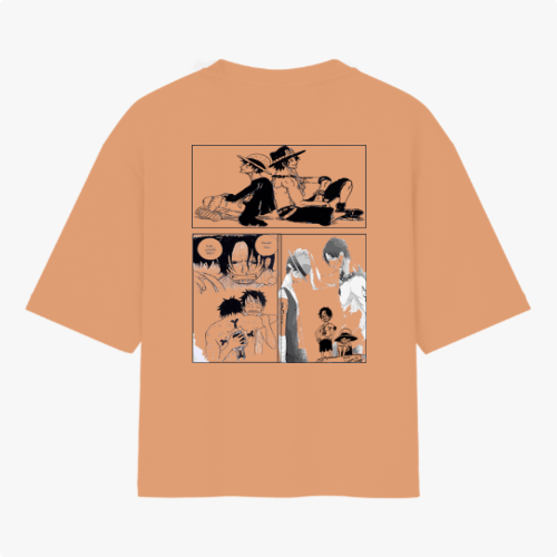 Camiseta com estampa frontal de personagem em posição dinâmica com texto em estilo japonês, e estampa traseira de quadrinhos com cenas e personagens em contraste.