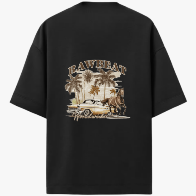 Camiseta com estampa traseira de palmeiras, carro clássico e cavalo, com as palavras "Rawbeat Worldwide" em estilo retrô.