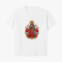 Camiseta com estampa frontal de imagem religiosa cercada por flores detalhadas e estampa traseira de logotipo estilizado com coroa e texto minimalista.