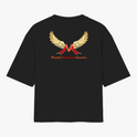Camiseta com estampa frontal de asas douradas e um "M" vermelho, com texto "Ministério Verdadeiros Adoradores" e estampa traseira similar.