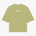 Camiseta com estampa frontal de texto "void infinity." em letras pequenas e negrito, acompanhada por uma linha sublinhada abaixo do texto.