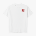 Camiseta com estampa frontal de QR code pequeno no lado superior esquerdo e estampa traseira de QR code grande ocupando a parte central.