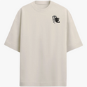 Camiseta com estampa frontal de símbolo oriental e dragão minimalista e estampa traseira de dragão ornamentado com detalhes tribais e texto vertical.