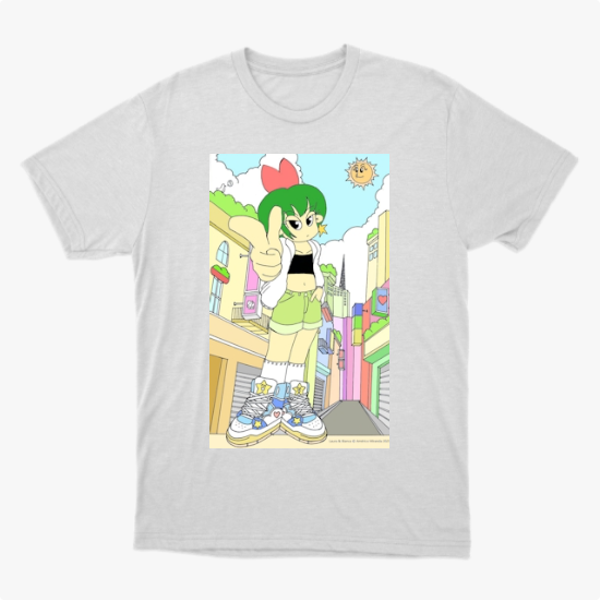 Camiseta com estampa frontal de personagem de cabelo verde e roupa casual em uma rua colorida, com sol sorridente no céu e detalhes urbanos vibrantes.