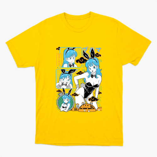 Camiseta com estampa frontal de personagem em estilo quadrinhos, mostrando várias expressões e poses, com elementos gráficos ao redor.
