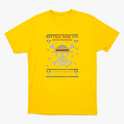 Camiseta com estampa frontal de caveira estilizada com chapéu, ossos cruzados, flocos de neve, pequenos crânios e a frase "Feliz Natal" acima.