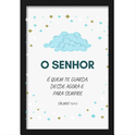 Quadro com estampa frontal de nuvens acompanhadas de texto "O SENHOR é quem te guarda, desde agora e para sempre" rodeado de estrelas.