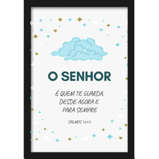 Quadro com estampa frontal de nuvens acompanhadas de texto "O SENHOR é quem te guarda, desde agora e para sempre" rodeado de estrelas.