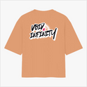 Camiseta com estampa traseira de texto estilizado "Void Infinity" com efeito de sombra pontilhada e um pequeno detalhe em forma de estrela.
