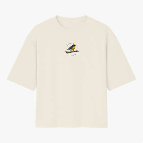 Camiseta com estampa frontal de um pássaro sobre um galho, rodeado por um texto circular e estampa traseira de um pássaro com texto "Fim Fim Zoowear".