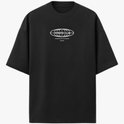 Camiseta com estampa frontal de logotipo oval com palavras "OWNERS CLUB" e "POWERED BY FOUNDERS", acompanhadas por linhas curvas e texto adicional.