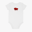 Body infantil com estampa frontal de uma cobra estilizada em formato circular e detalhes escorridos e estampa traseira de texto "No Mercy Club" gotejante.
