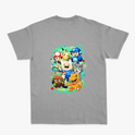Camiseta com estampa frontal de uma inicial estilizada e estampa traseira com vários personagens icônicos de jogos e animações em um agrupamento vibrante.
