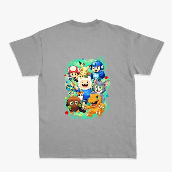 Camiseta com estampa frontal de uma inicial estilizada e estampa traseira com vários personagens icônicos de jogos e animações em um agrupamento vibrante.