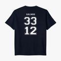Camiseta com estampa frontal de texto "Feliz a nação cujo Deus é o Senhor" acima de um símbolo nacional e estampa traseira de "Salmos 33 12".