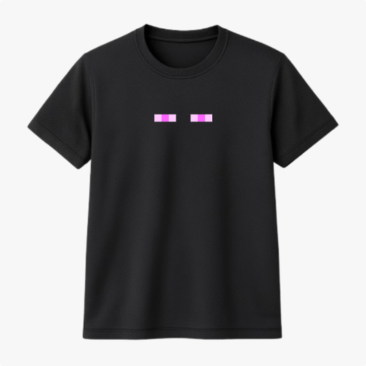 Camiseta com estampa frontal de dois retângulos horizontais adjacentes, cada um com listras intercaladas em tons neutros e rosa vibrante.
