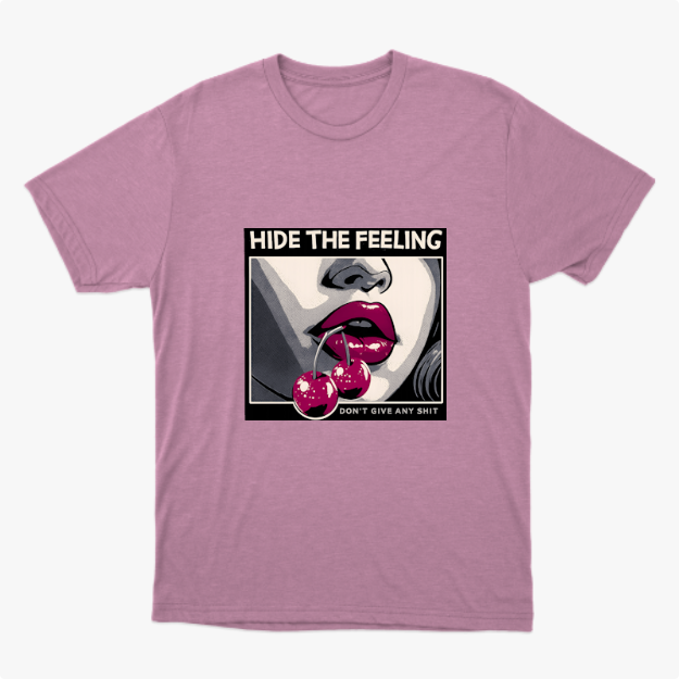 Camiseta com estampa frontal de close de rosto com lábios destacados e cerejas, acompanhada das frases "HIDE THE FEELING" e "DON'T GIVE ANY SHIT".