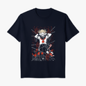 Camiseta com estampa frontal de uma figura estilizada com cabelo curto e expressão confiante, rodeada de elementos gráficos em linhas diagonais e formas abstratas.