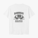 Camiseta com estampa traseira de texto "RAWBEAT RB", estrelas em destaque, acompanhado de símbolos de copyright e texto "WORLDWIDE MEMBERS ONLY".