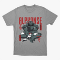Camiseta com estampa frontal de uma figura robótica em posição sentada, cercada por pequenos coelhos e símbolos decorativos ao lado do texto "ALPHONSE".