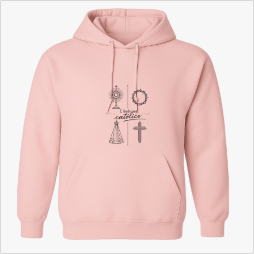 Moletom com estampa frontal de elementos religiosos incluindo um ostensório, coroa de espinhos, cruz e Nossa Senhora, e estampa traseira de logotipo com coroa.